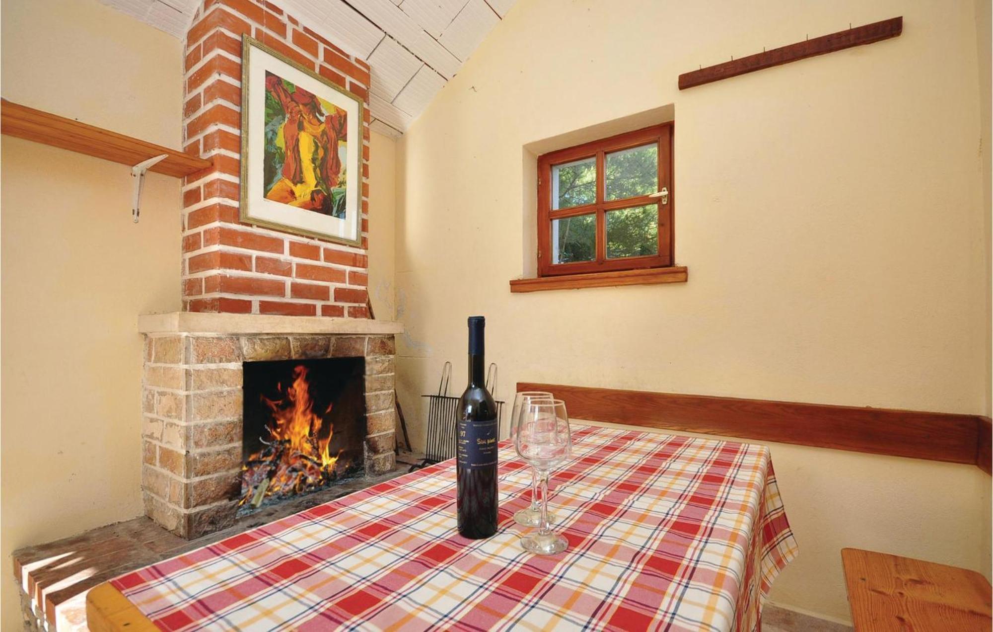Pet Friendly Home In Postira With Kitchen Exterior foto
